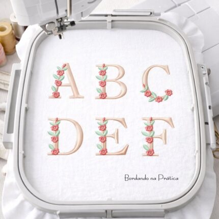Matriz de bordado alfabeto com flores letras com florzinhas para bordar
