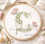 matriz de bordado gabriela para bordar com borboleta e folhas bordando na pratica