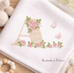 Bordando na Prática matriz de bordado Letra A alfabeto com flores e folhas e borboletas para bordar