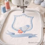 Matriz de bordado moldura brasão com foguete para bordar Bordando na pratica