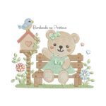 Matriz de Bordado - Ursinha sentada com Casinha